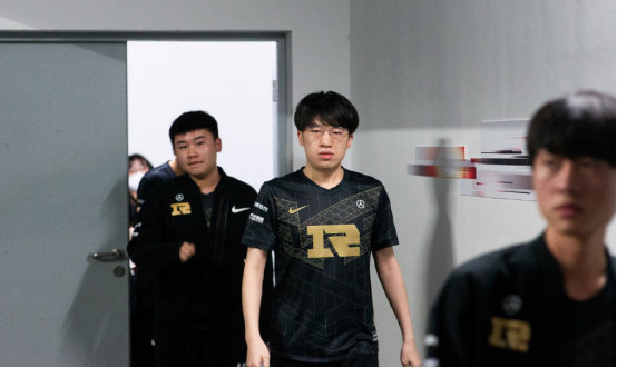 你需要我帮 你需要我帮