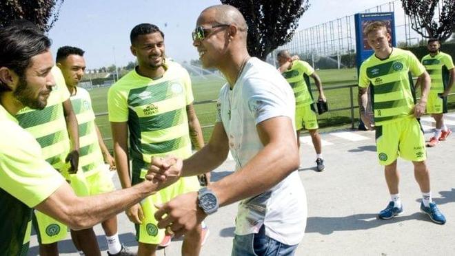 台上争取更 台上争取更